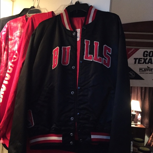 Bulls Authentic Jacket .
