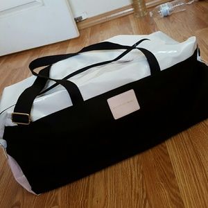 BNWT Victoria's Secret duffle bag 1 HOUR SALE