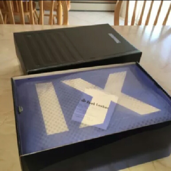 Air Jordan 11 - Picture 2 of 3