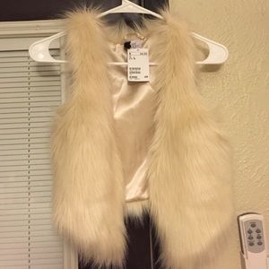 Cropped fur vest