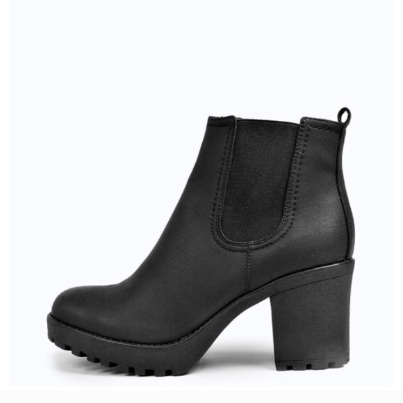Boohoo Cleated Chelsea Boot, Black