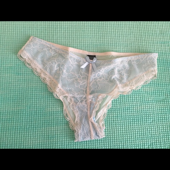 Baby blue and ivory lace panties - Picture 2 of 3