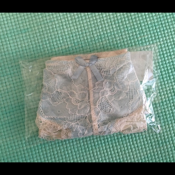 Baby blue and ivory lace panties - Picture 3 of 3