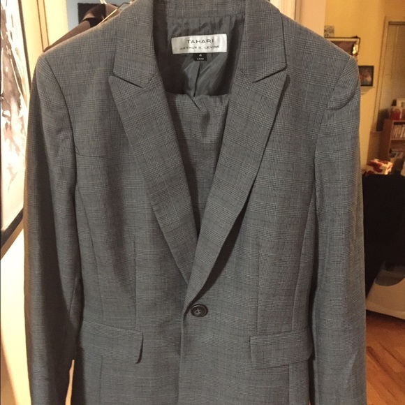 Tahari pant suit size 4