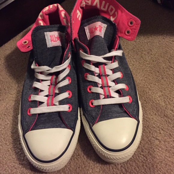 Size 7 Converse Sneakers