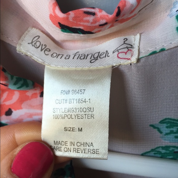 Love on a hanger - Picture 3 of 3