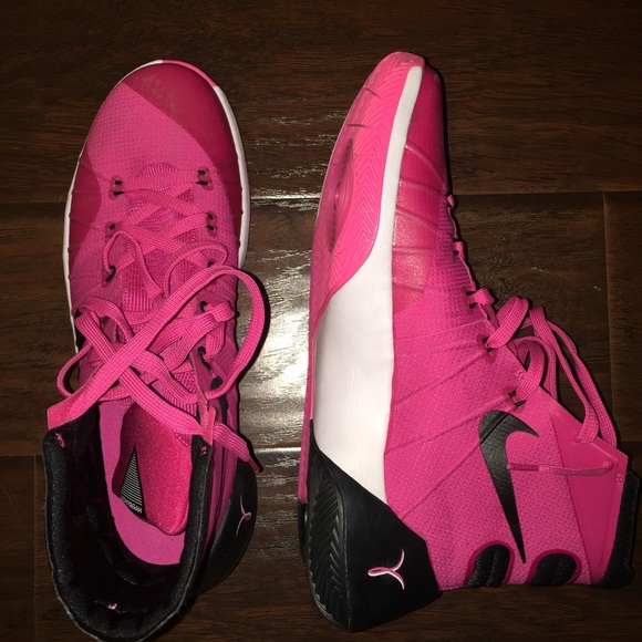 nike breast cancer shoes 2015
