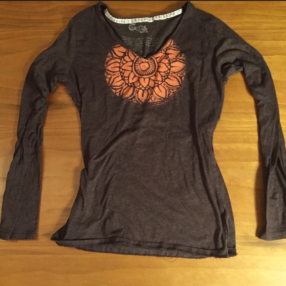 Green Apple Long-Sleeved V-Neck Tee 🍏