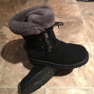 Brand NEW Uggs in perfect condition! Authentic