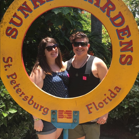 Meet your posher!!! - Picture 2 of 8