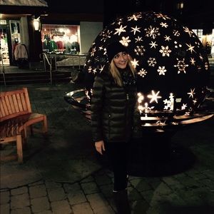 Meet your Posher, Olivia