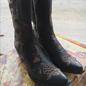 NIB Old Gringo black lace cowboy boots
