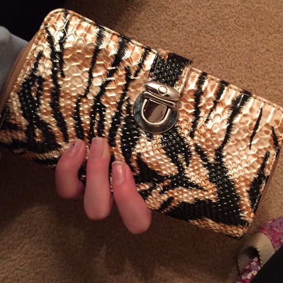 DONATING SOON MAKE AN OFFER‼️