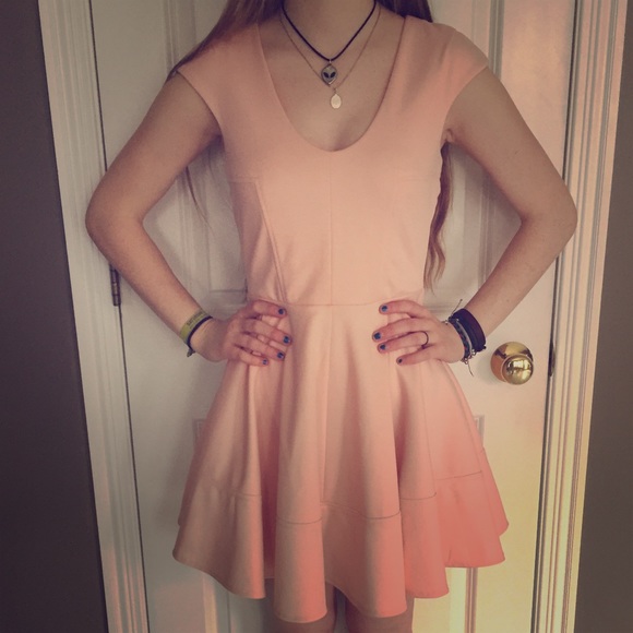 Peach short-sleeved flare dress