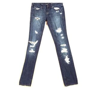 Distressed skinny jeans 👖