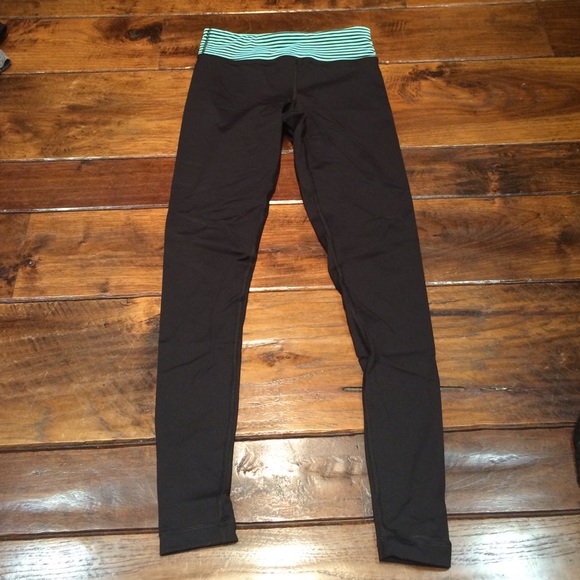Black yoga pants