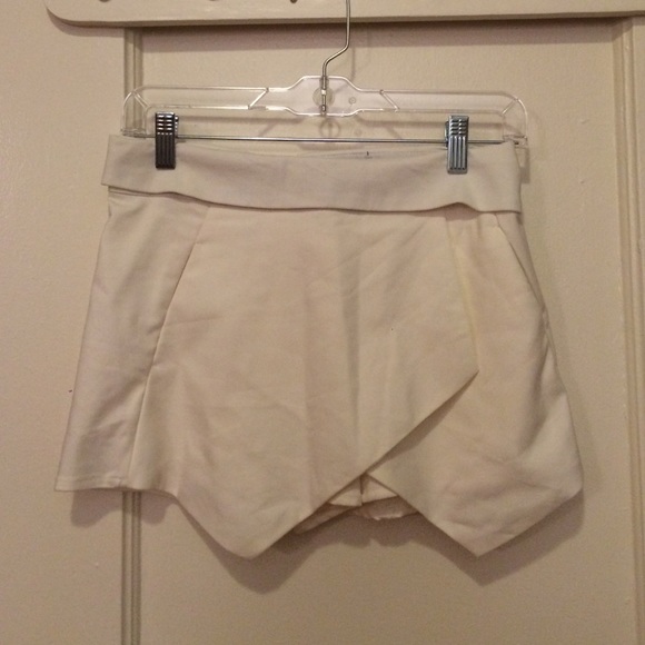 White asymmetrical envelope skirt, size small