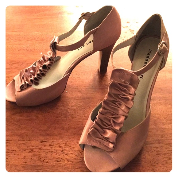 Madden Girl Ruffle T strap