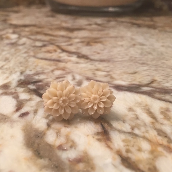 flower studs!!
