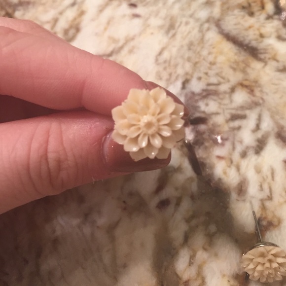 flower studs!! - Picture 2 of 2