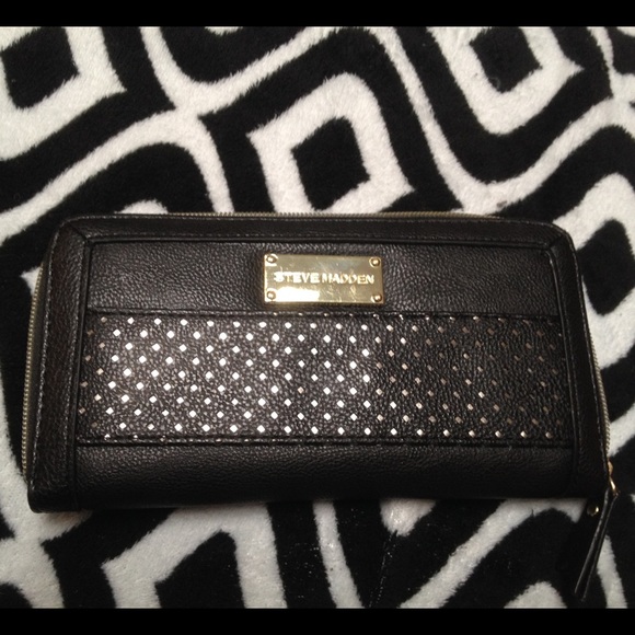 Beautiful Steve Madden Wallet!