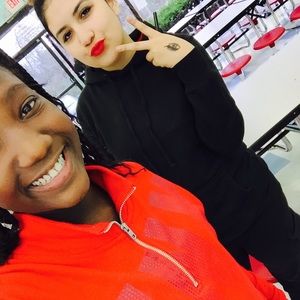 Meet your Posher, Cassandra