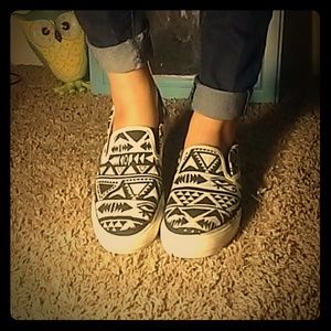 Patterned canvas shoes