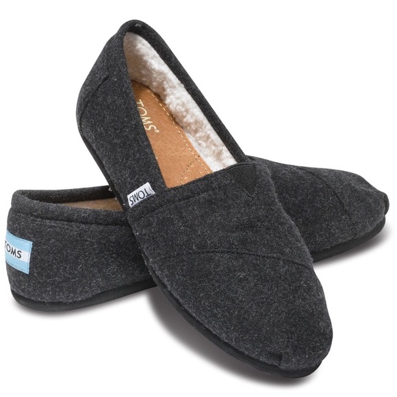BNIB TOMS woolen woman classic