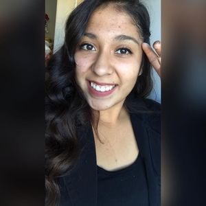 Meet your Posher, Ofelia