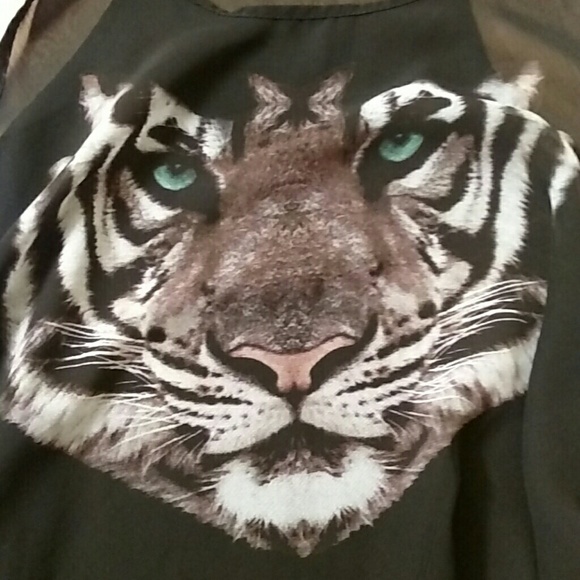 Awesome sheer black high low top - Picture 3 of 3