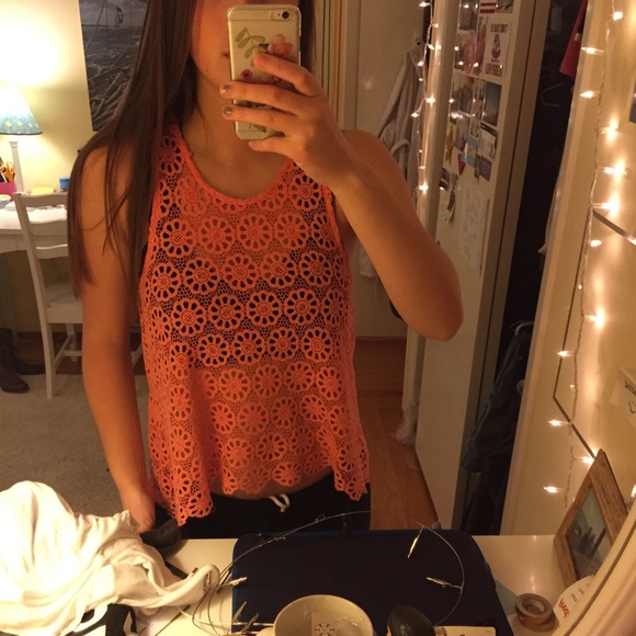 Urban Outfitters daisy lace tank top - Picture 1 of 3