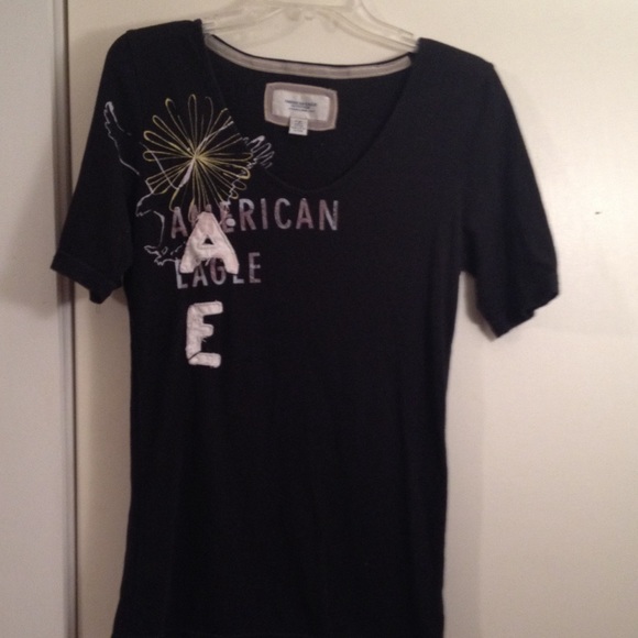 American Eagle quarter sleeved shirt