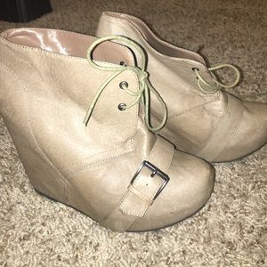 Steve Madden tan lace up booties with buckle