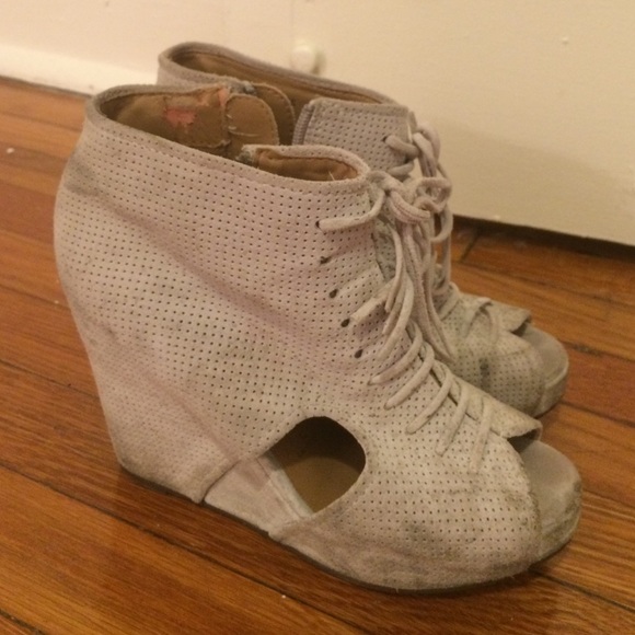 Light grey Mary Rox Jeffrey Campbell wedges