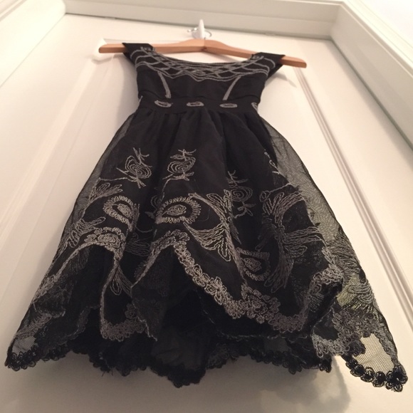 Stunning LF Stores Millau Embellished Dress - Picture 4 of 4