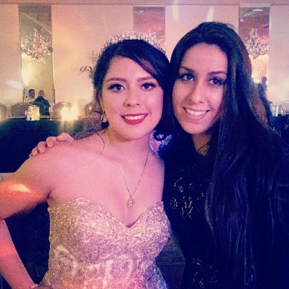 Meet your Posher, Nicole - Picture 2 of 2