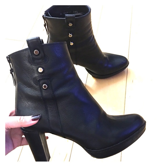 Stuart Weitzman Ankle Boots