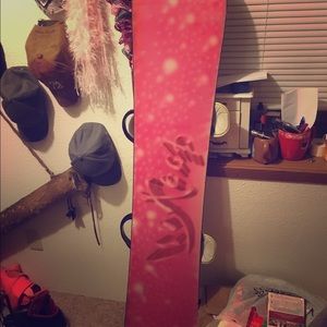 Snowboard and bindings