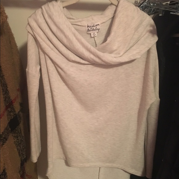 Madison & Berkeley Versatile Top