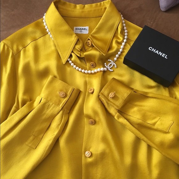 🌟SOLD🌟Chanel Blouse - Picture 2 of 4
