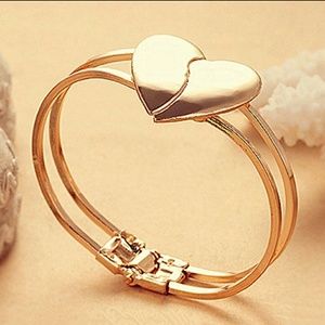 Open heart hinged bangle bracelet