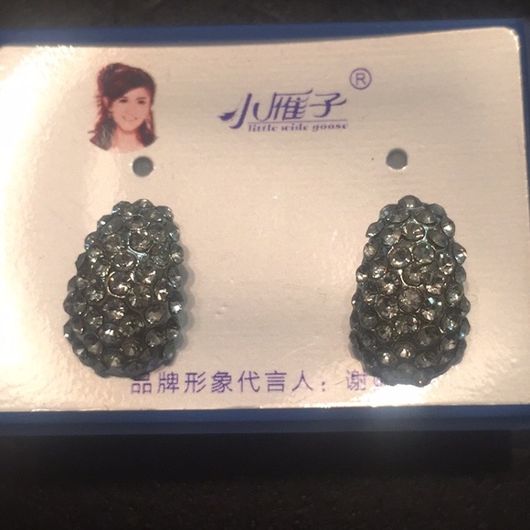 Earring - Picture 2 of 2