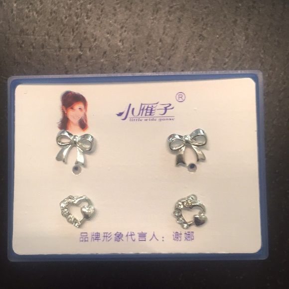 Earring - Picture 1 of 2