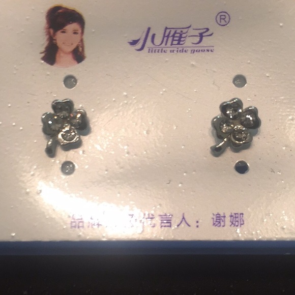 Earring - Picture 2 of 2