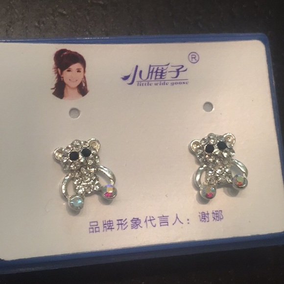 Earring - Picture 1 of 2