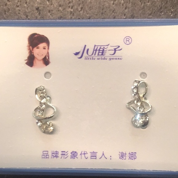 Earring - Picture 1 of 2