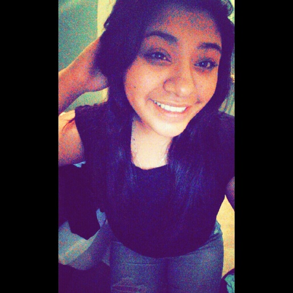 Meet your Posher, Itzia - Picture 1 of 1