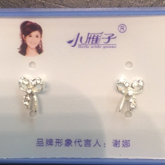 Earring - Picture 1 of 2