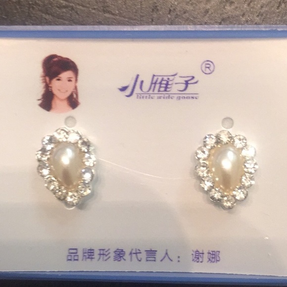 Earring - Picture 1 of 2