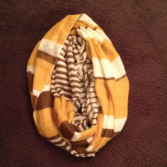 Infinity Scarf - Picture 1 of 2